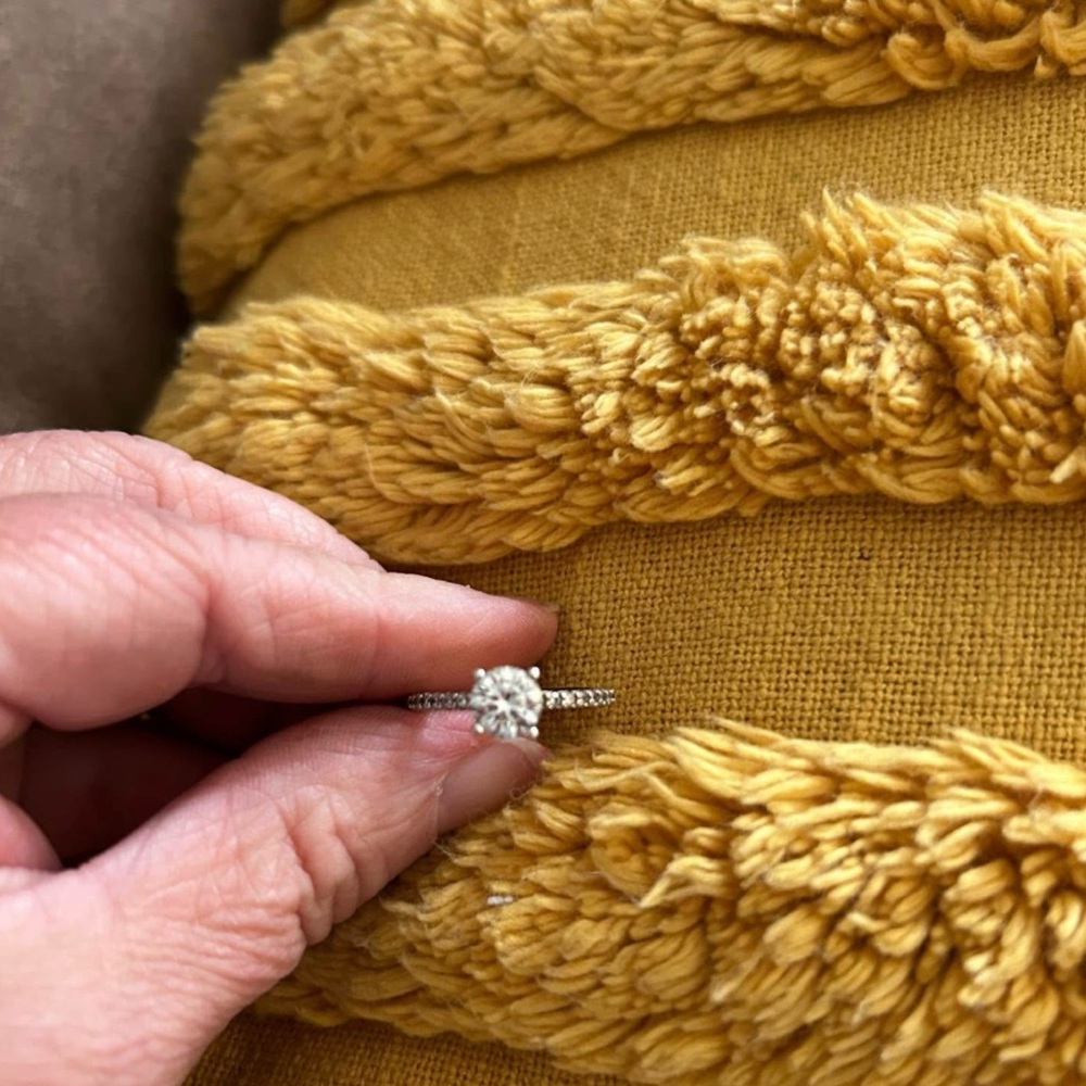 Elegant Silver Ring with Clear Gemstone